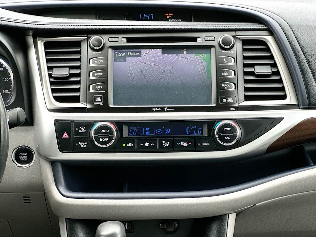 Thumbnail: 2015 Toyota Highlander - 29