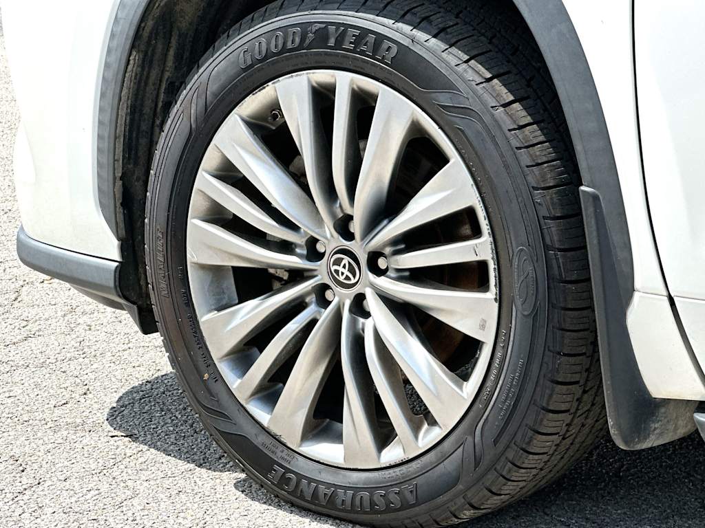 Thumbnail: 2020 Toyota Highlander - 8