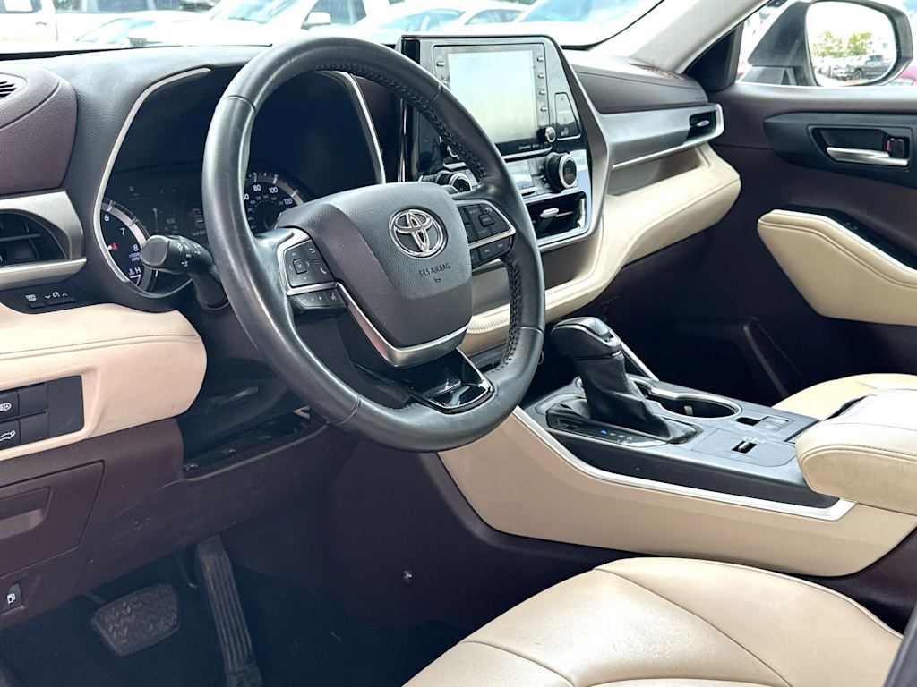 Thumbnail: 2021 Toyota Highlander - 2