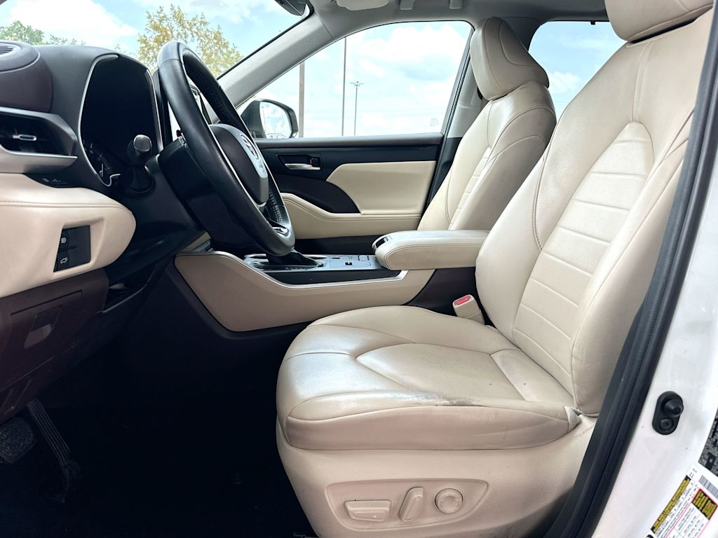 Thumbnail: 2021 Toyota Highlander - 10