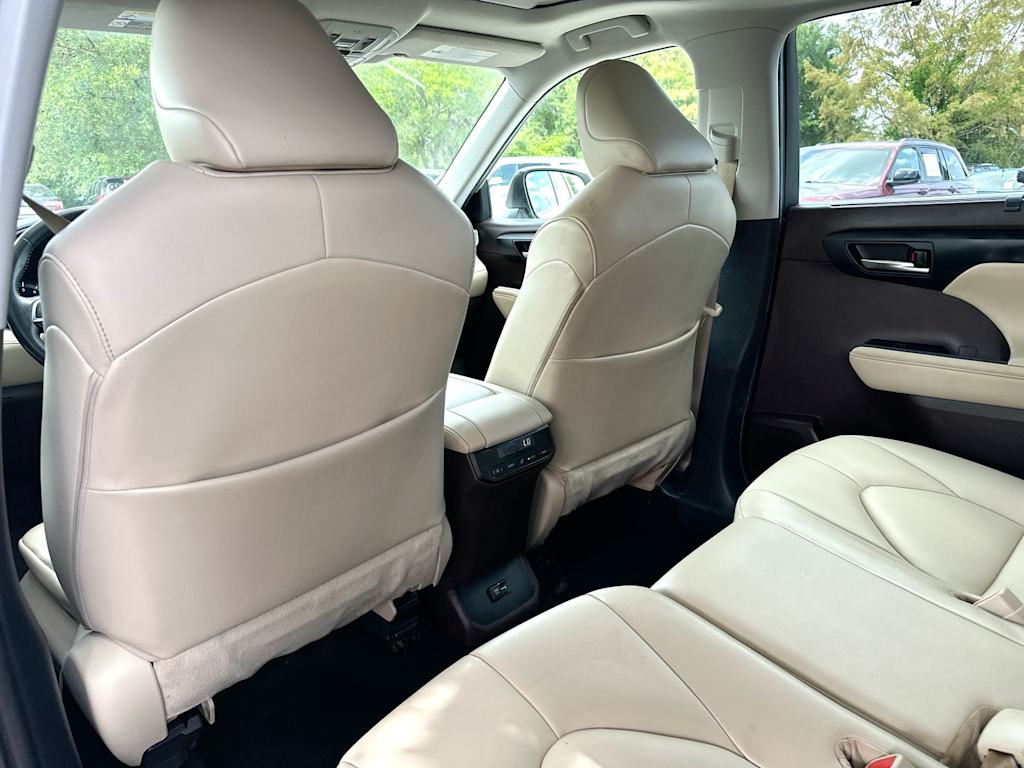 Thumbnail: 2021 Toyota Highlander - 27