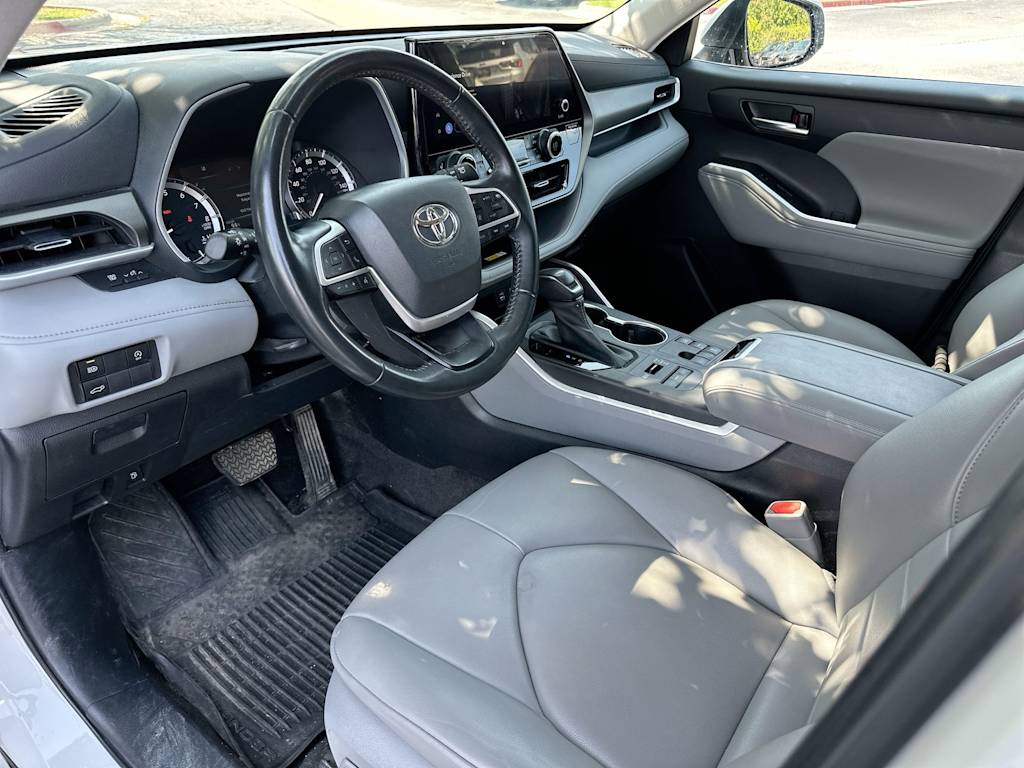 Thumbnail: 2023 Toyota Highlander - 2