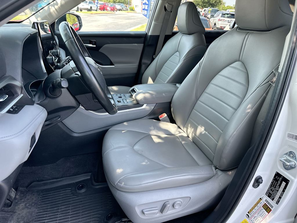 Thumbnail: 2023 Toyota Highlander - 10