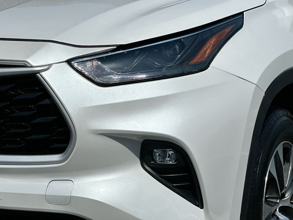 Thumbnail: 2023 Toyota Highlander - 27