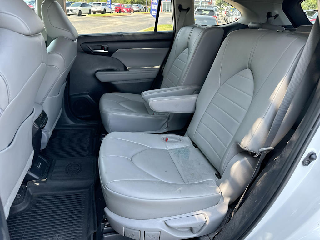 Thumbnail: 2023 Toyota Highlander - 11