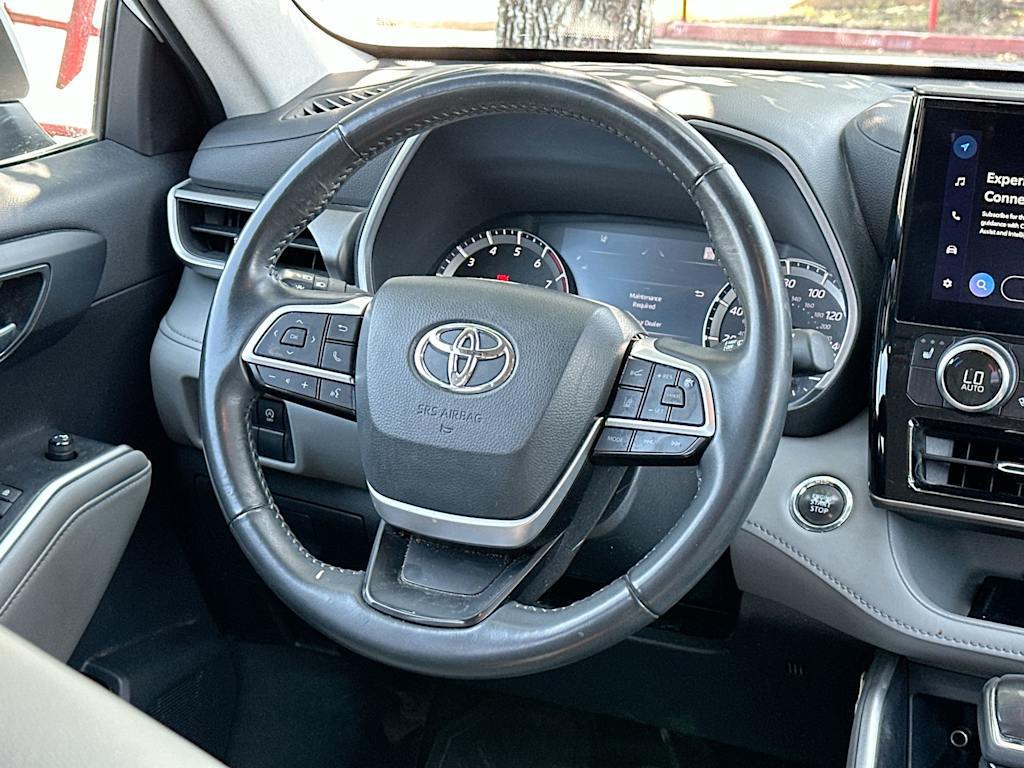 Thumbnail: 2023 Toyota Highlander - 12