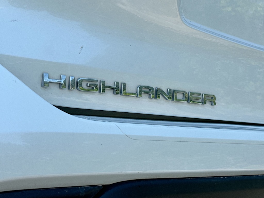 Thumbnail: 2023 Toyota Highlander - 7