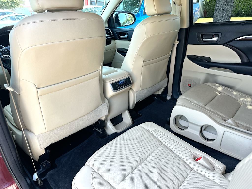Thumbnail: 2016 Toyota Highlander - 28