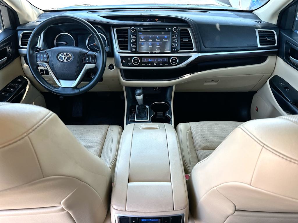 Thumbnail: 2016 Toyota Highlander - 8