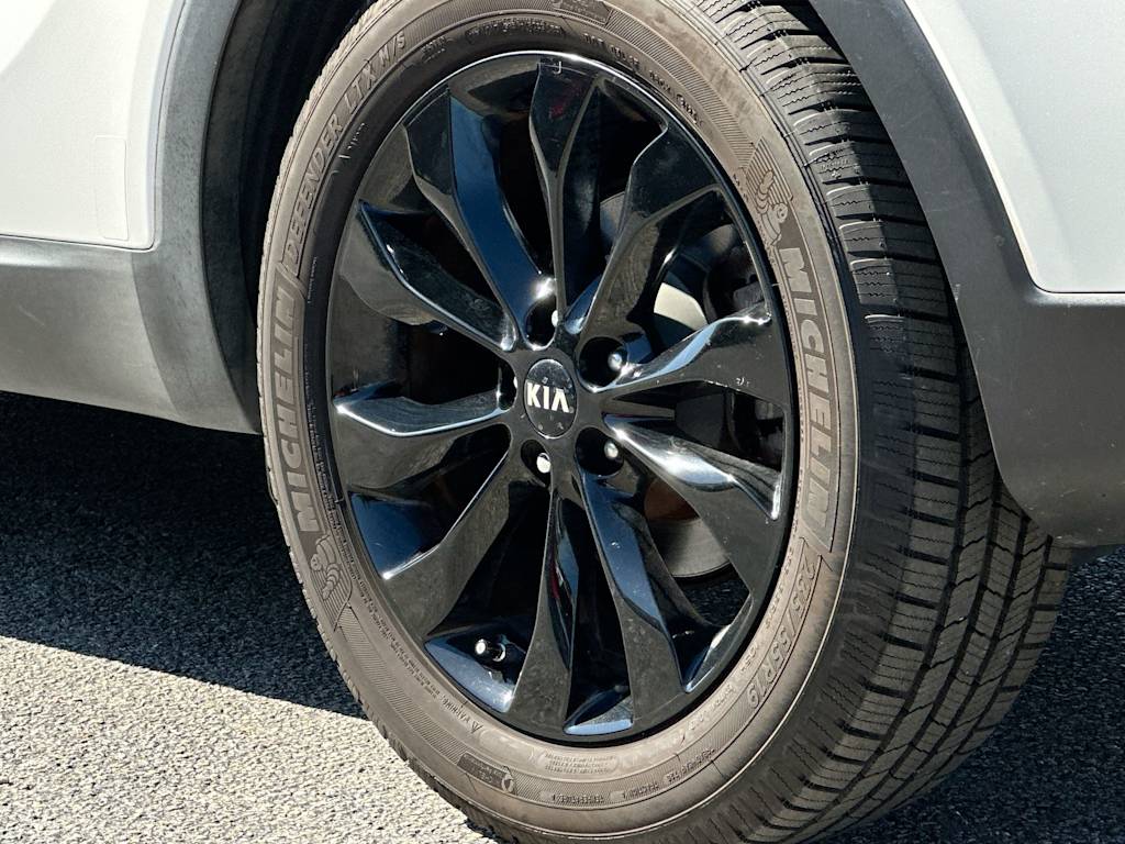 Thumbnail: 2020 Kia Sorento - 8