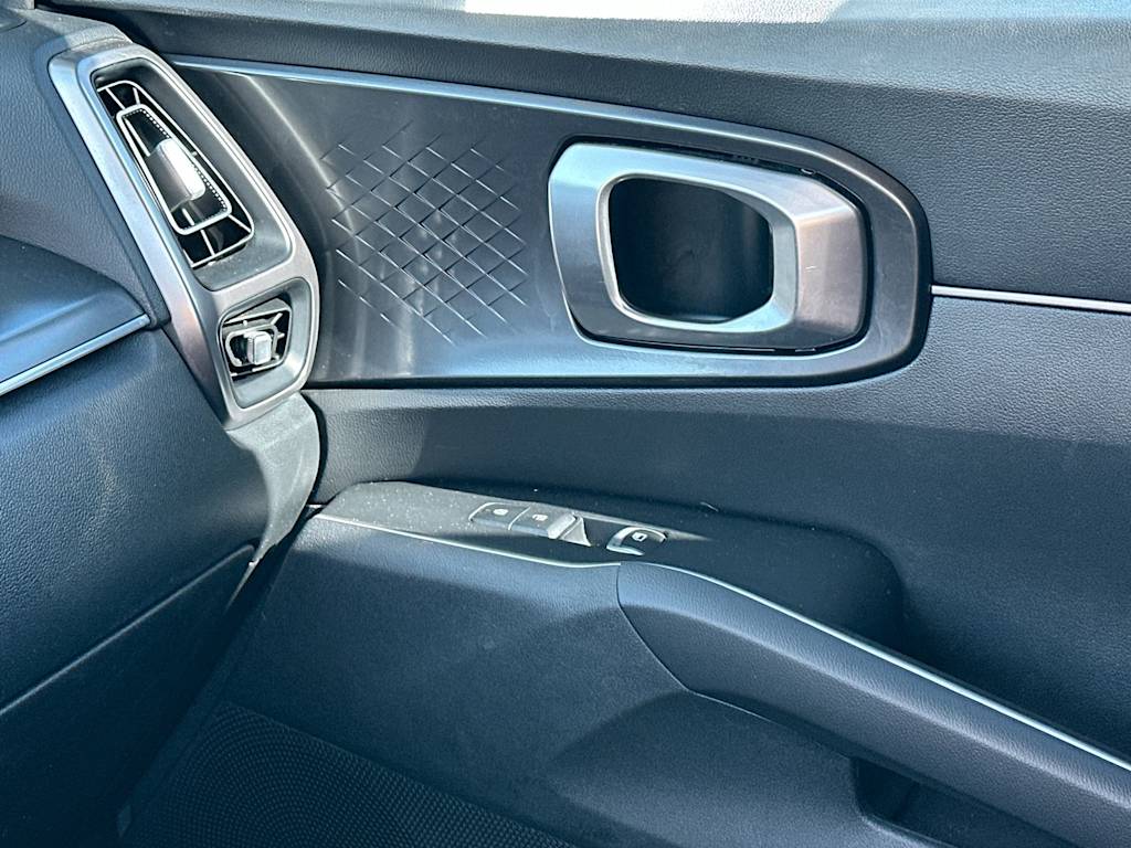 Thumbnail: 2023 Kia Sorento - 29