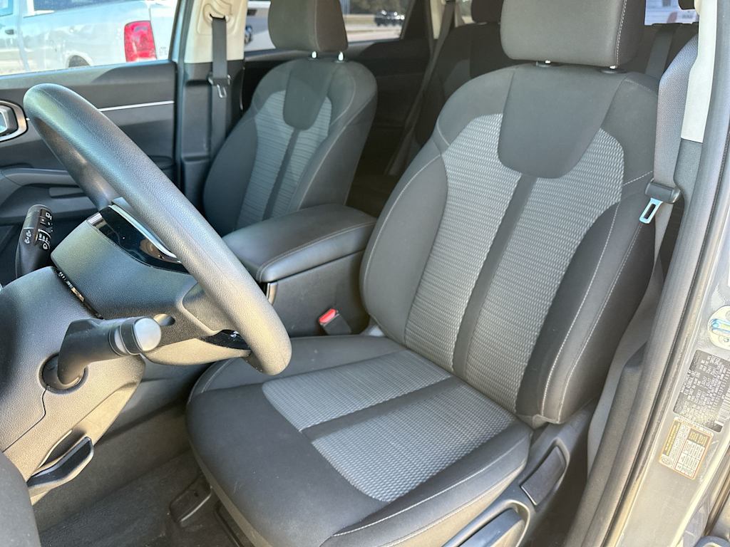 Thumbnail: 2023 Kia Sorento - 10