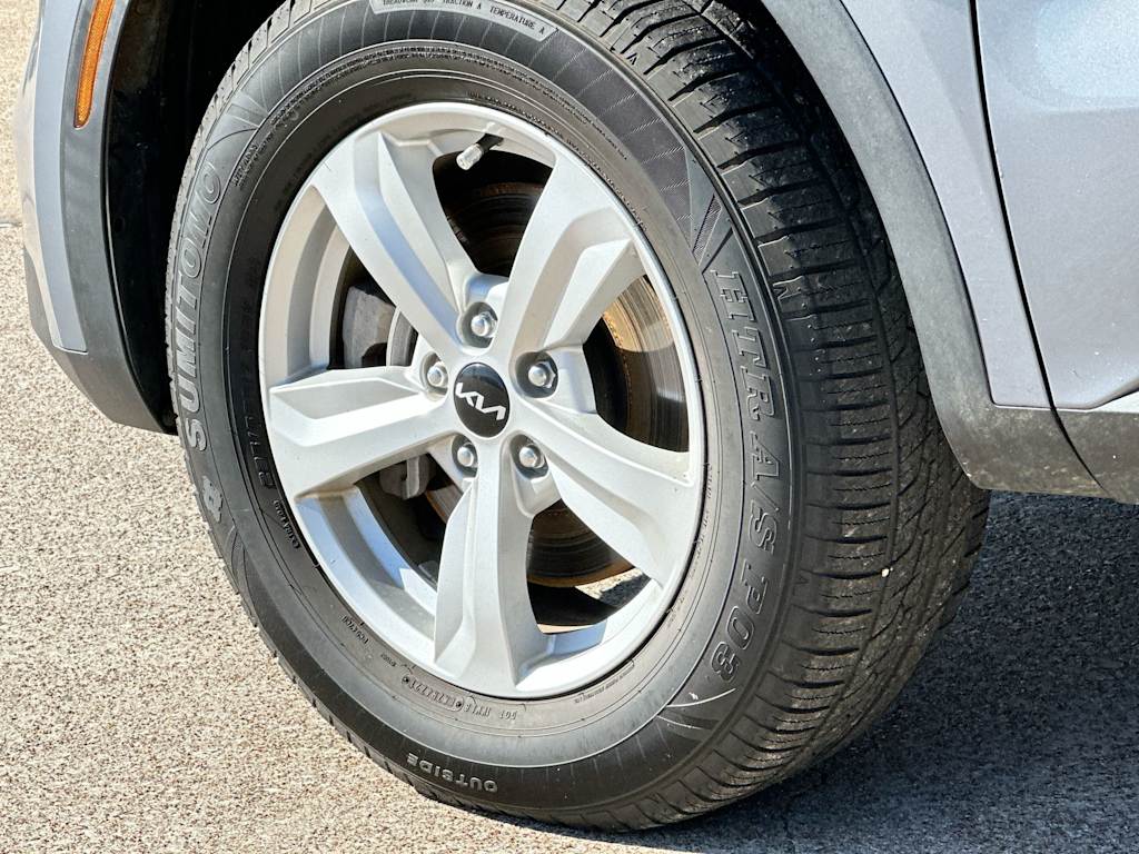 Thumbnail: 2023 Kia Sorento - 8