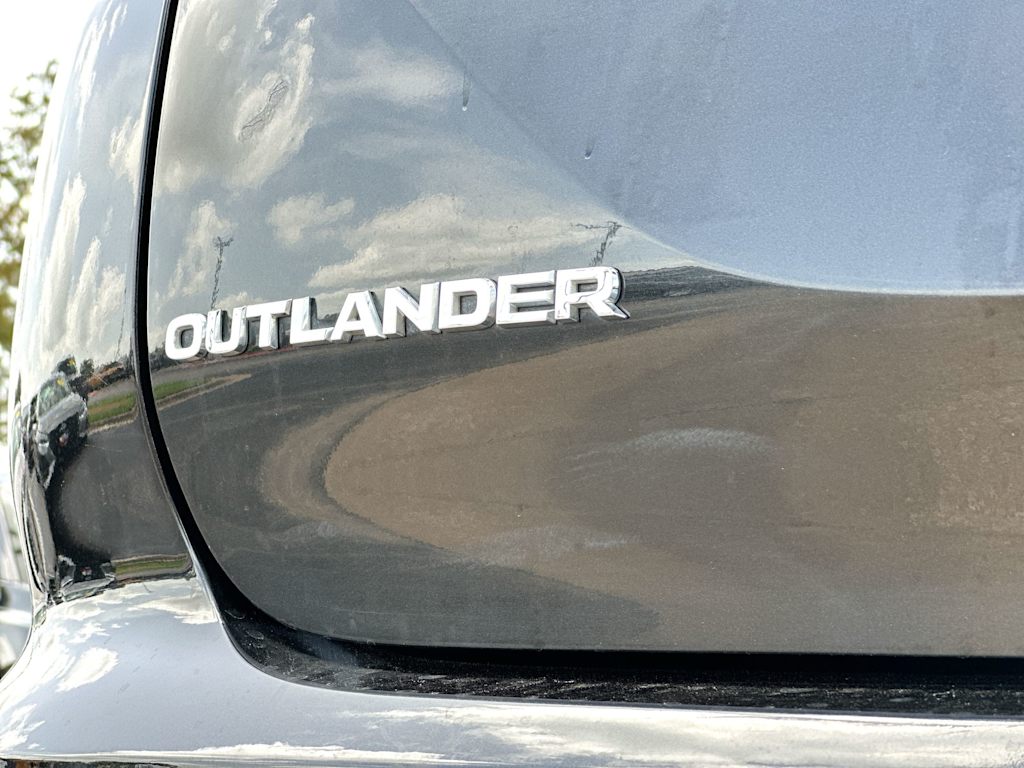 Thumbnail: 2024 Mitsubishi Outlander - 7