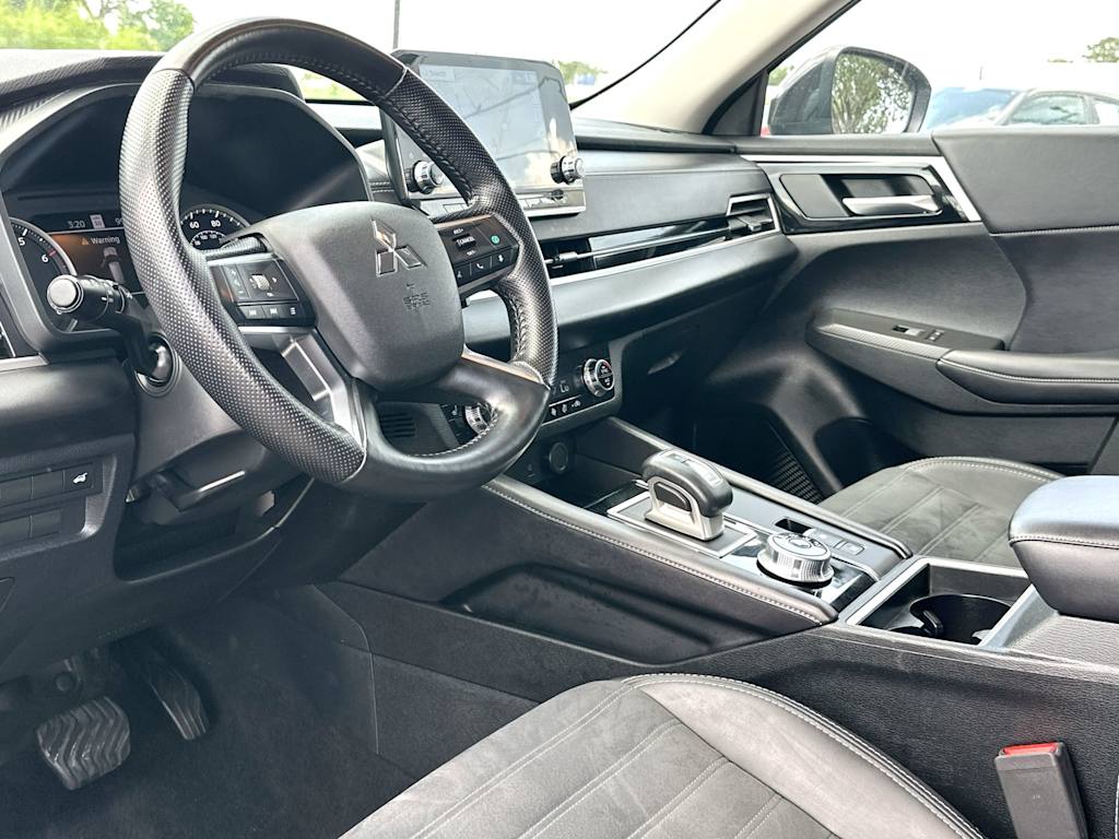 Thumbnail: 2024 Mitsubishi Outlander - 2