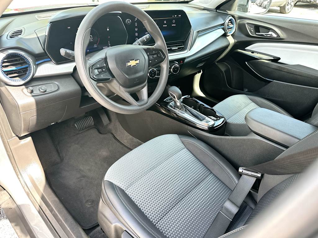 Thumbnail: 2025 Chevrolet Trax - 2