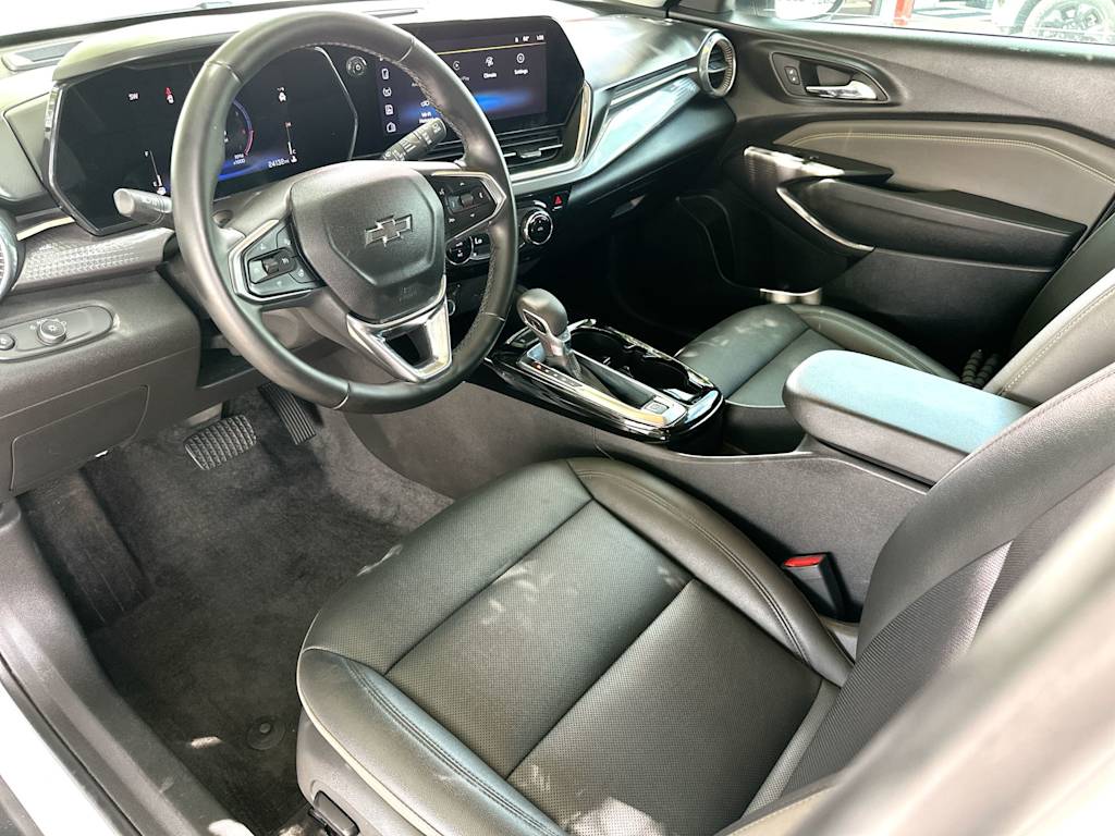 Thumbnail: 2025 Chevrolet Trax - 2