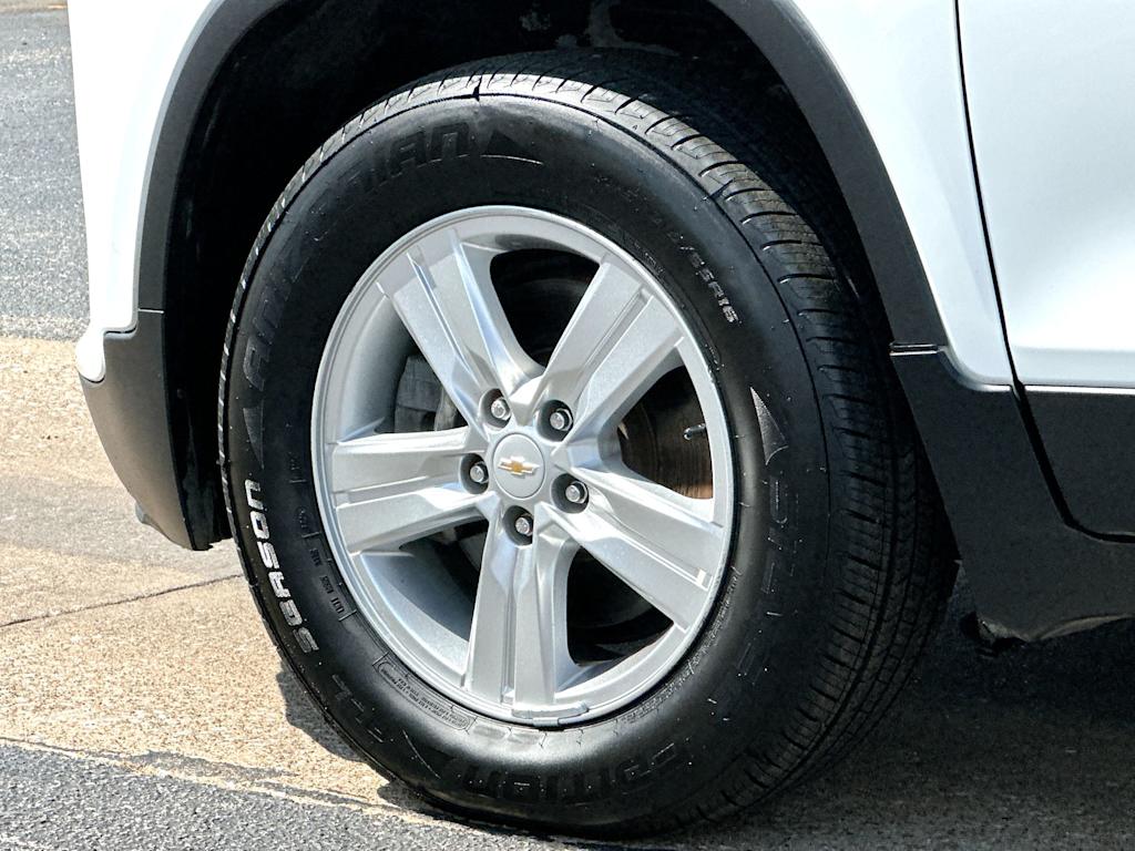 Thumbnail: 2017 Chevrolet Trax - 8