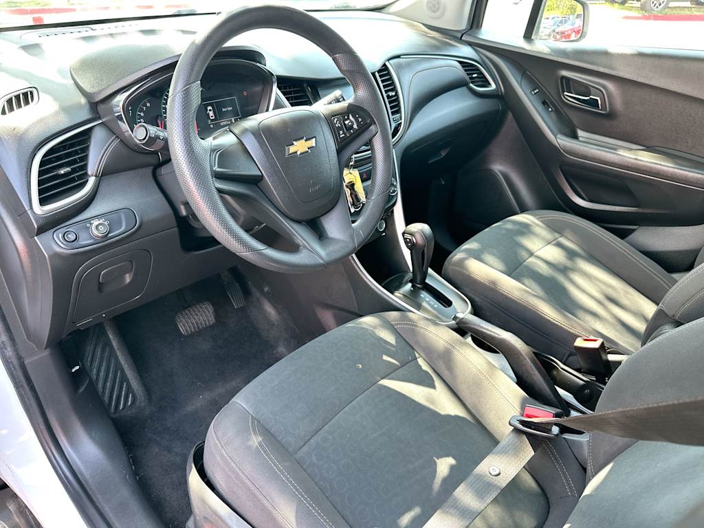 Thumbnail: 2017 Chevrolet Trax - 2