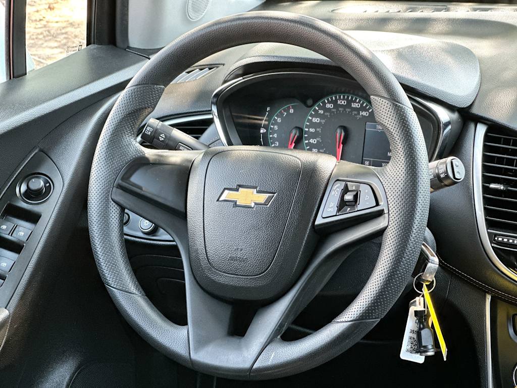 Thumbnail: 2017 Chevrolet Trax - 12