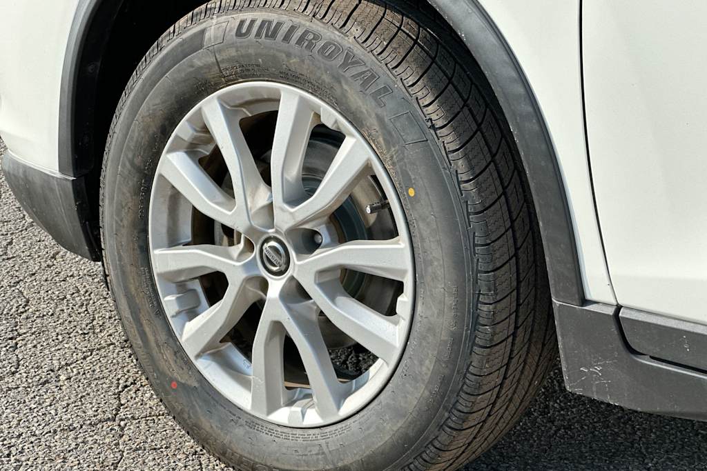 2019 Nissan Rogue SV 8
