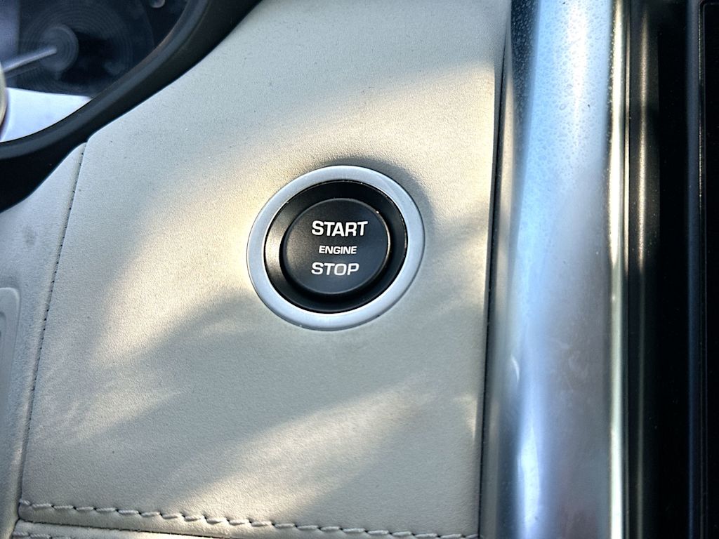 Thumbnail: 2023 Land Rover Discovery - 29