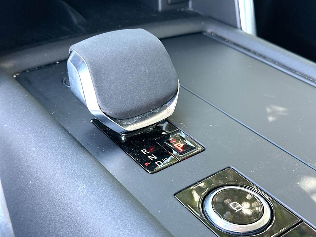 Thumbnail: 2023 Land Rover Discovery - 13