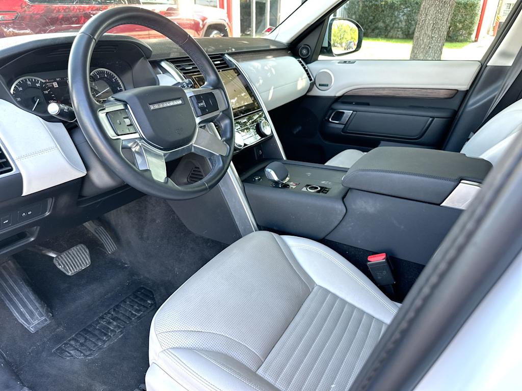 Thumbnail: 2023 Land Rover Discovery - 10