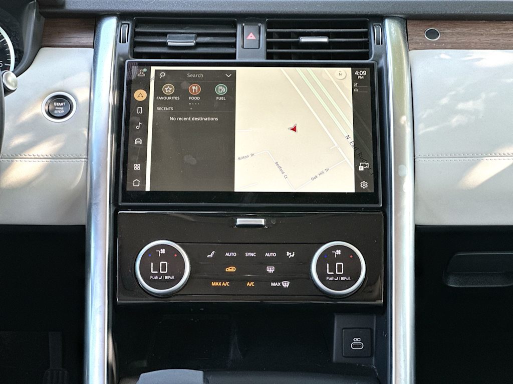 Thumbnail: 2023 Land Rover Discovery - 28