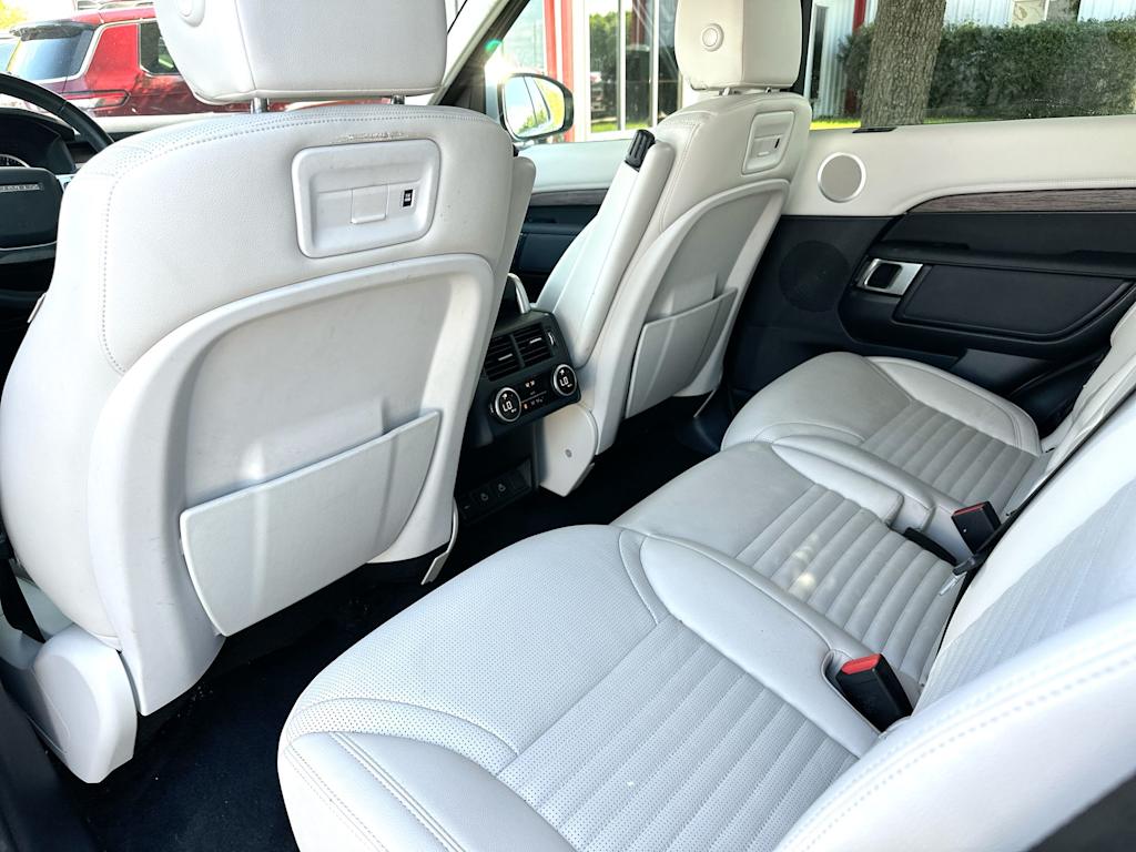 Thumbnail: 2023 Land Rover Discovery - 27