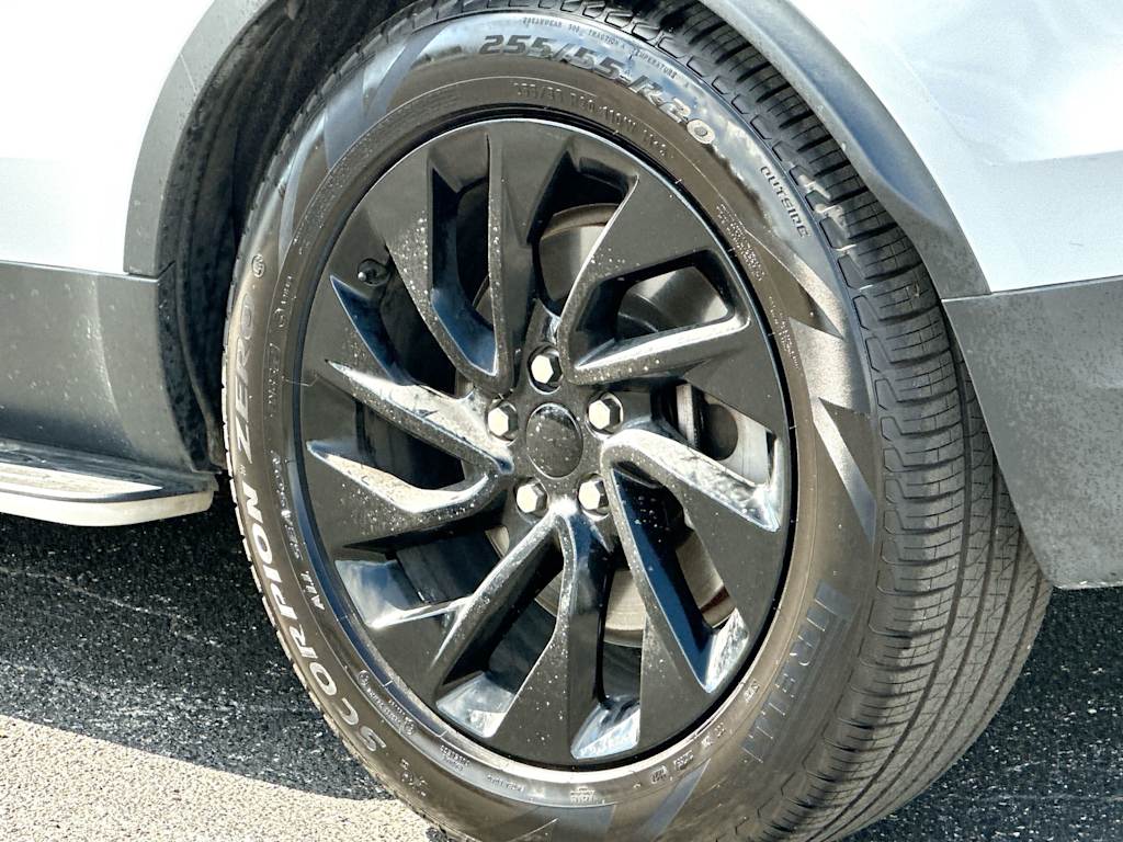 Thumbnail: 2023 Land Rover Discovery - 7