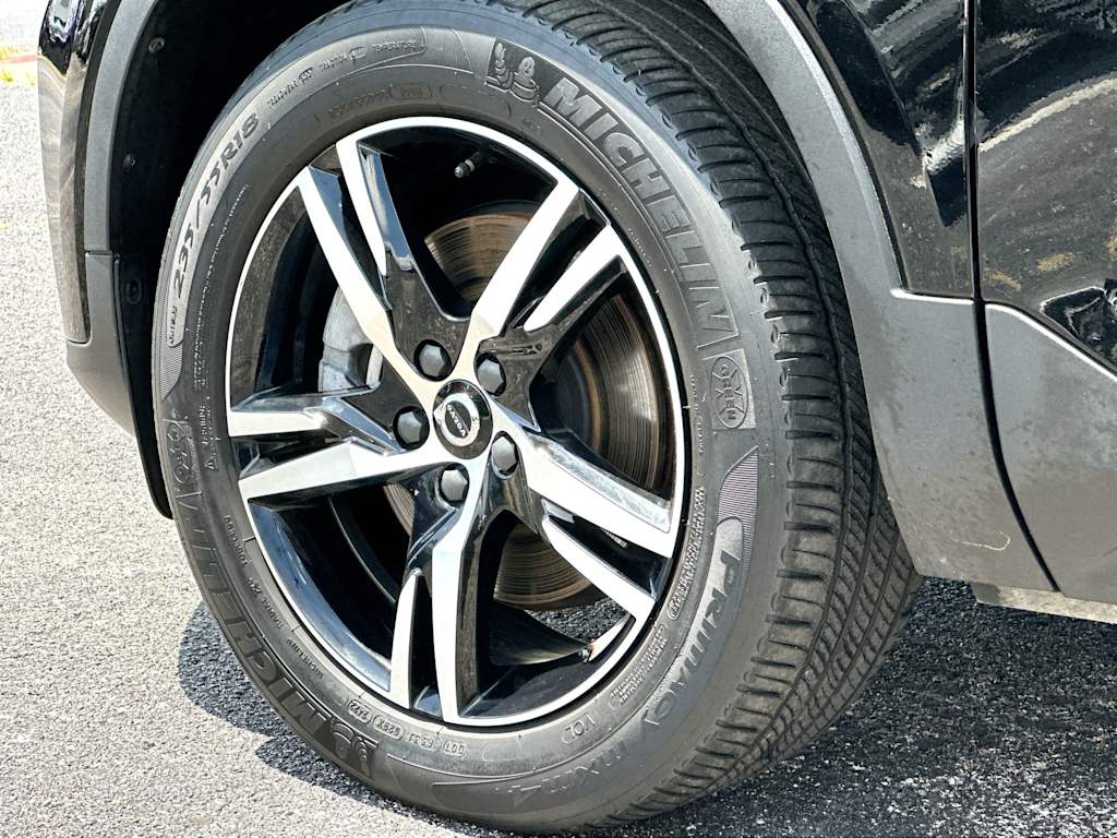 Thumbnail: 2023 Volvo XC40 - 8