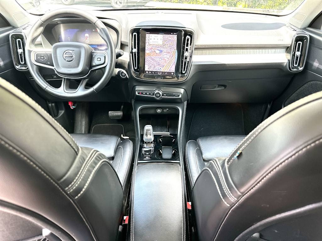Thumbnail: 2023 Volvo XC40 - 9