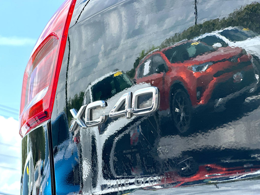 Thumbnail: 2023 Volvo XC40 - 7