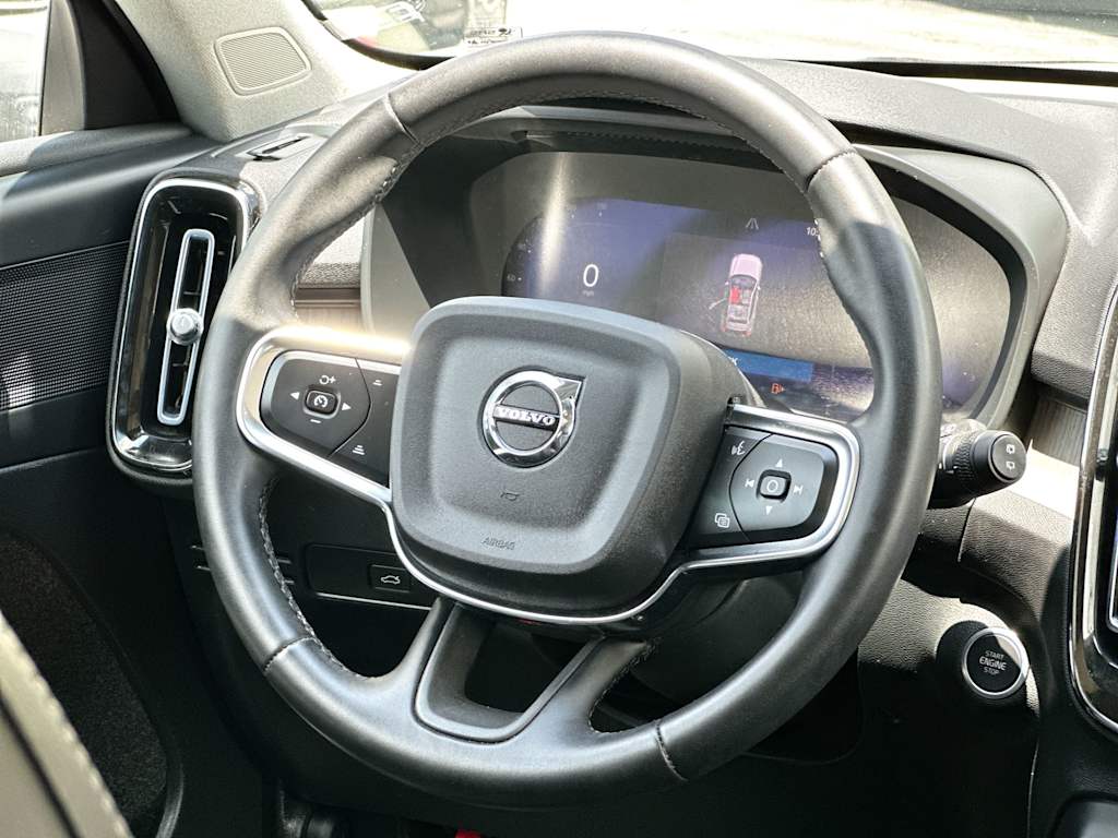 Thumbnail: 2023 Volvo XC40 - 12