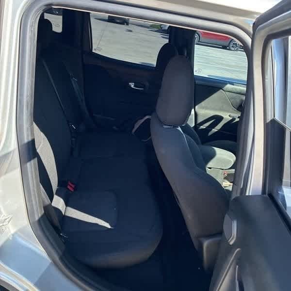 Thumbnail: 2016 Jeep Renegade - 8