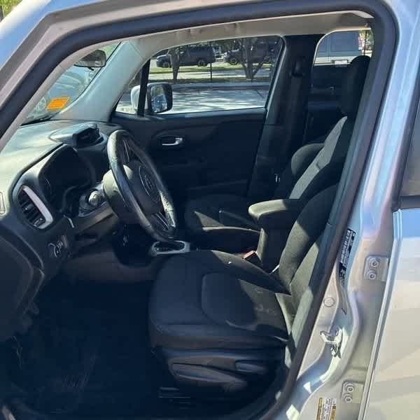 Thumbnail: 2016 Jeep Renegade - 7