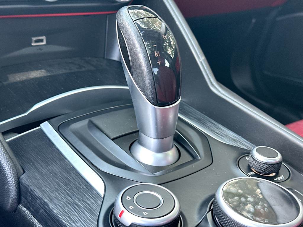 Thumbnail: 2019 Alfa Romeo Giulia - 13