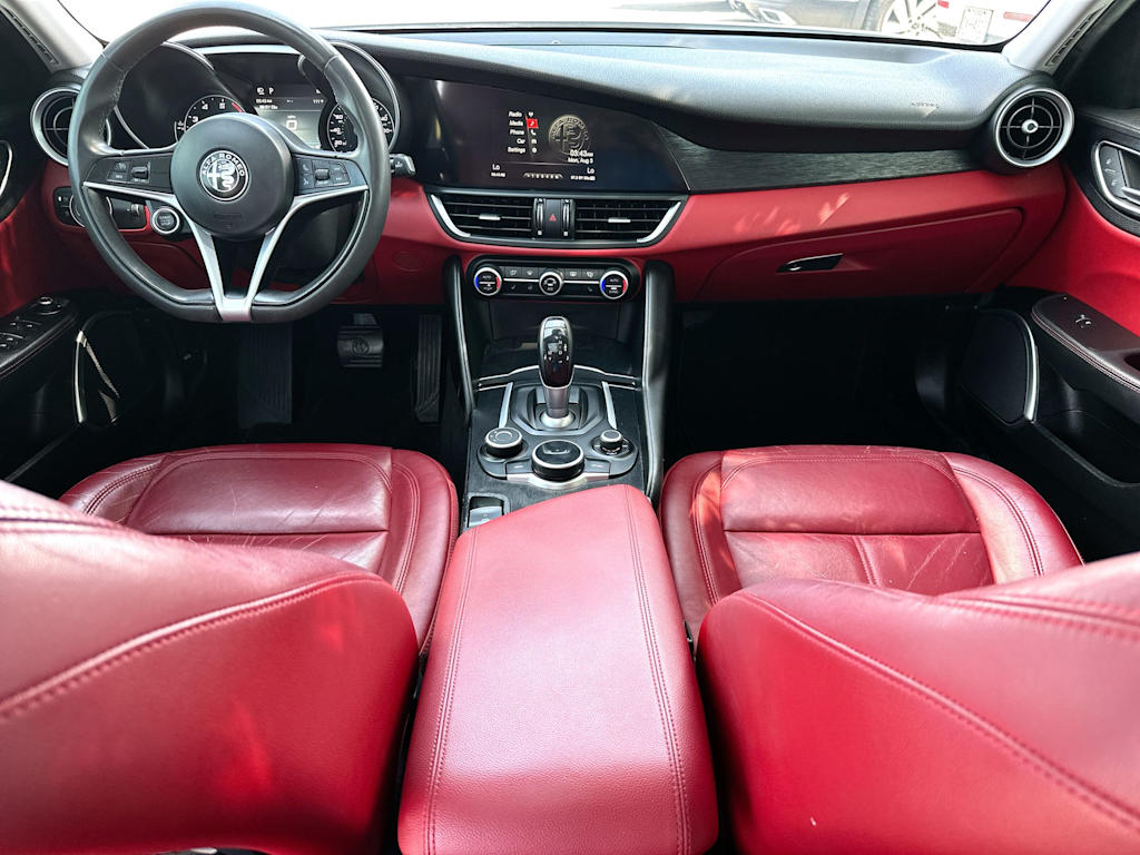 Thumbnail: 2019 Alfa Romeo Giulia - 8