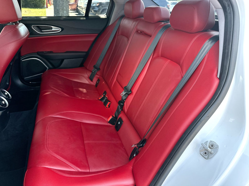 Thumbnail: 2019 Alfa Romeo Giulia - 10