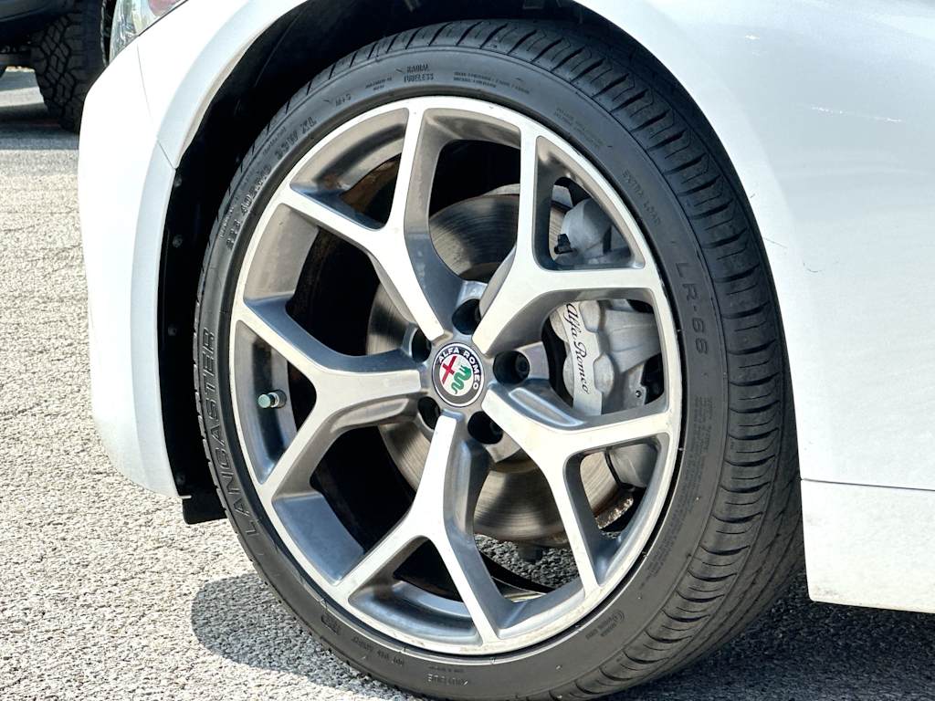 Thumbnail: 2019 Alfa Romeo Giulia - 7
