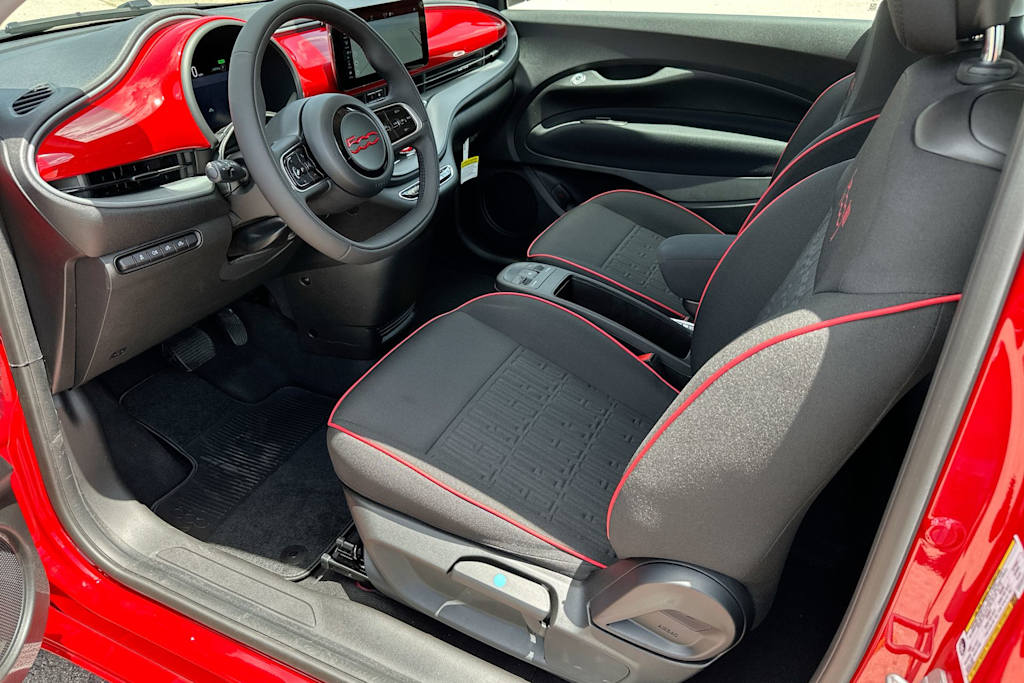 Thumbnail: 2024 Fiat 500e - 12