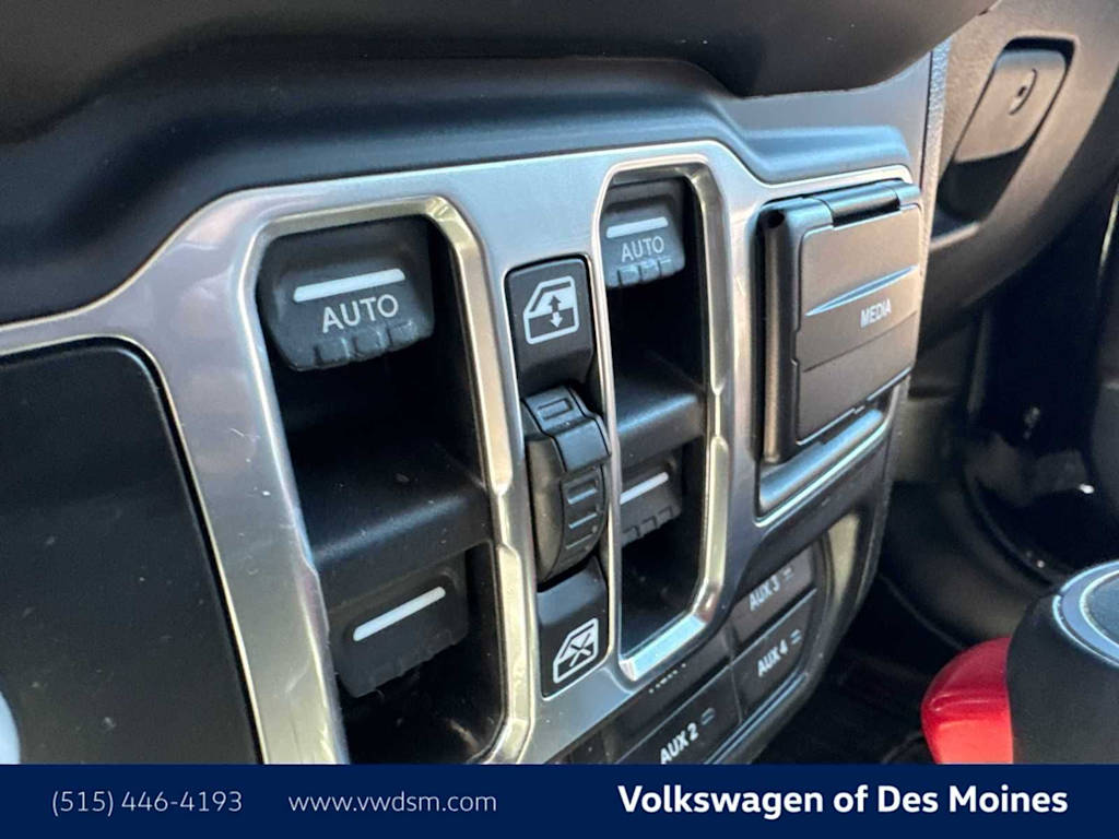 Thumbnail: 2018 Jeep Wrangler - 23