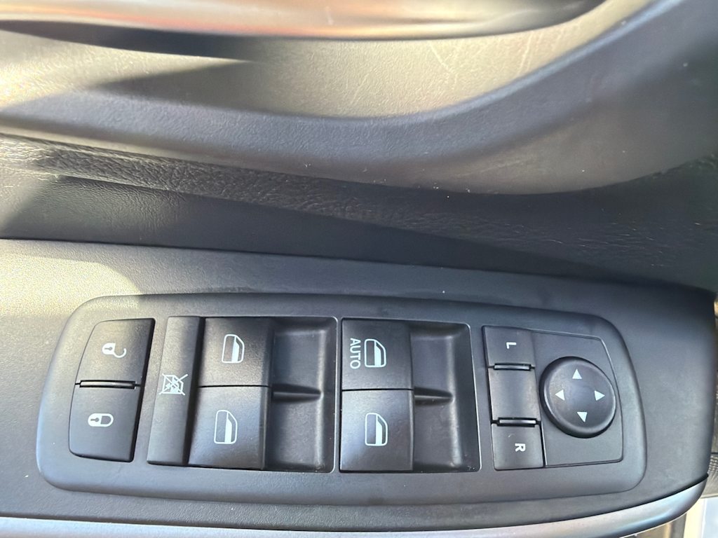 Thumbnail: 2020 Jeep Cherokee - 22