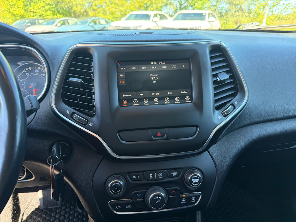 Thumbnail: 2020 Jeep Cherokee - 14