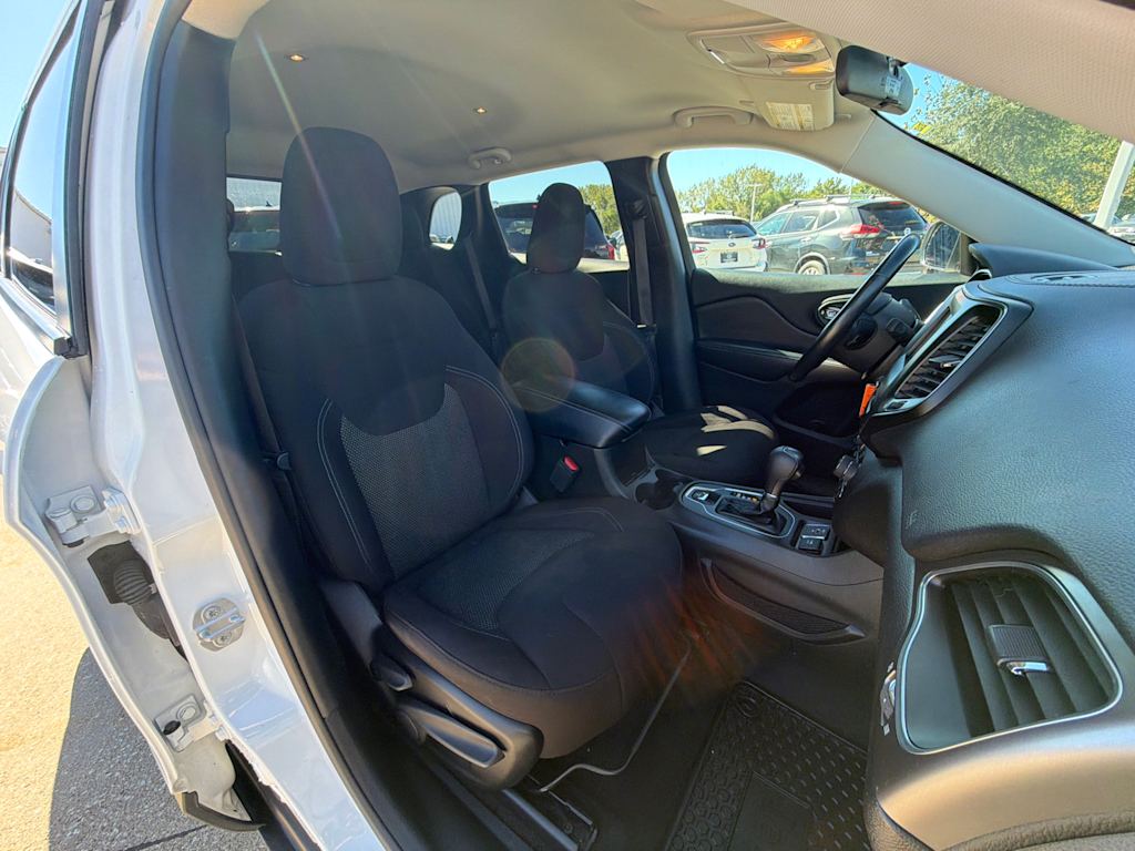 Thumbnail: 2020 Jeep Cherokee - 12