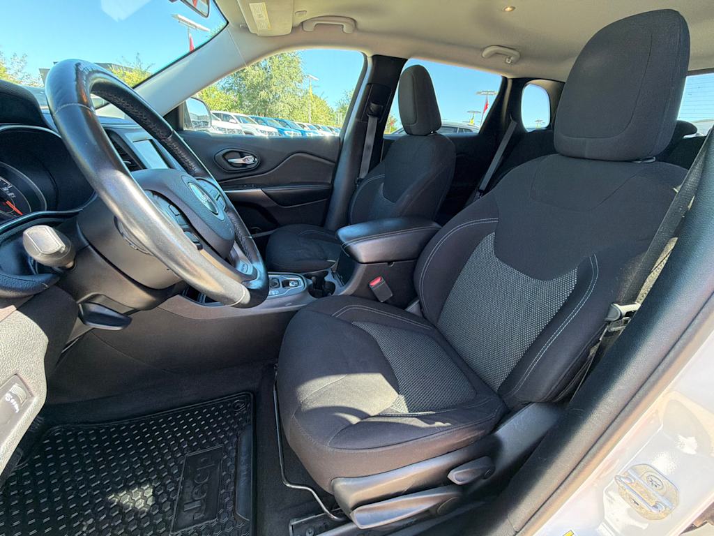 Thumbnail: 2020 Jeep Cherokee - 11