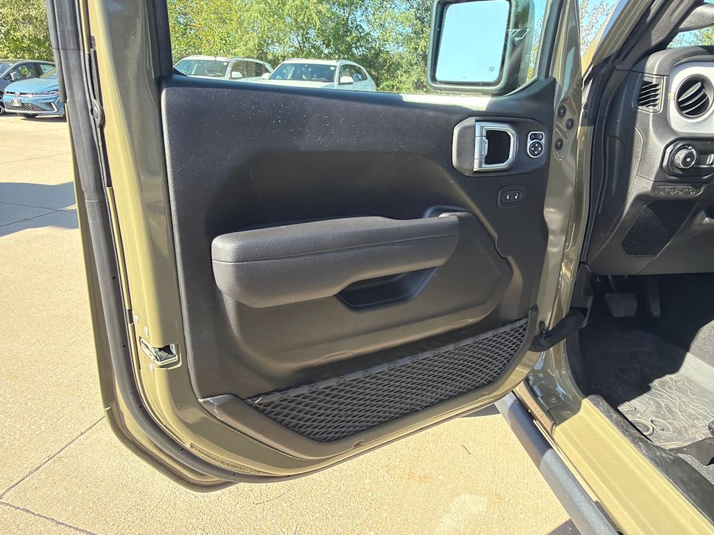 Thumbnail: 2025 Jeep Wrangler - 21