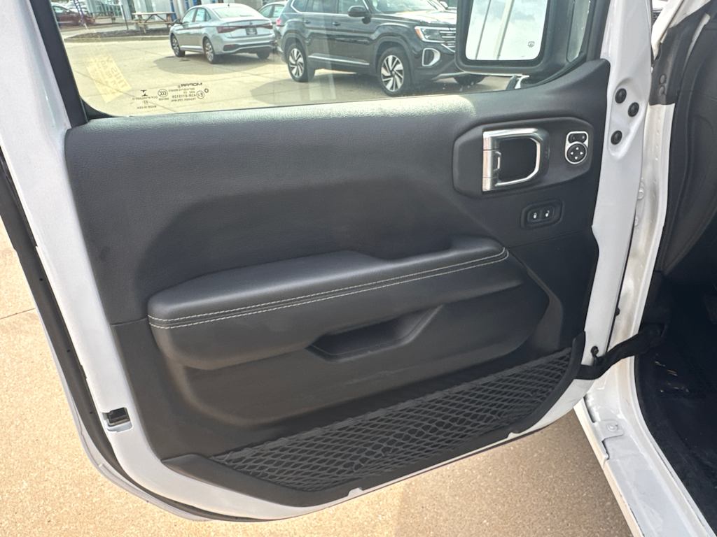 Thumbnail: 2023 Jeep Gladiator - 26