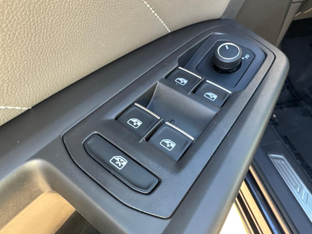 Thumbnail: 2023 Volkswagen Atlas - 24